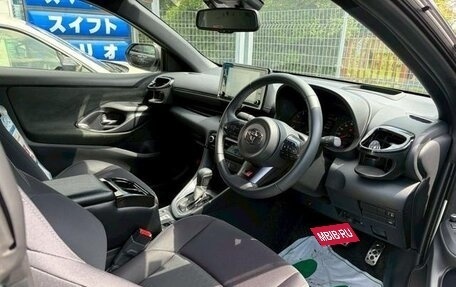Toyota Yaris, 2023 год, 1 700 000 рублей, 7 фотография