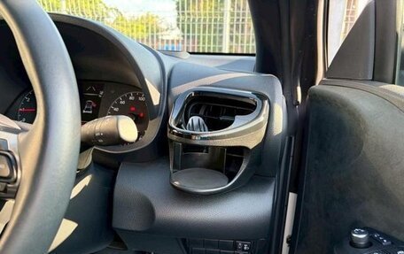 Toyota Yaris, 2023 год, 1 700 000 рублей, 18 фотография