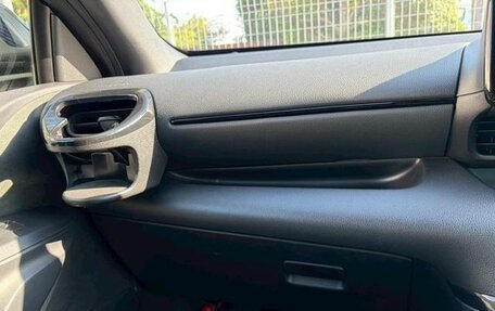 Toyota Yaris, 2023 год, 1 700 000 рублей, 30 фотография
