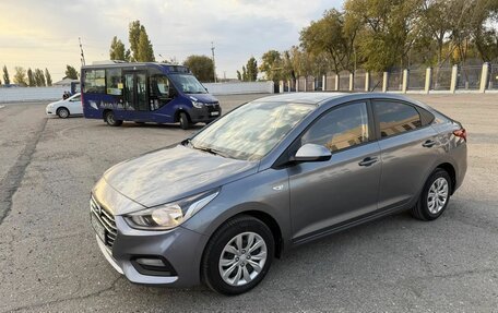 Hyundai Solaris II рестайлинг, 2018 год, 950 000 рублей, 1 фотография