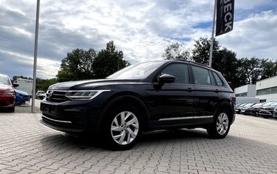 Volkswagen Tiguan II, 2023 год, 3 450 000 рублей, 1 фотография