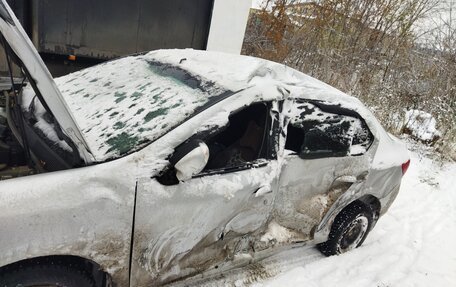 Renault Logan II, 2015 год, 400 000 рублей, 2 фотография