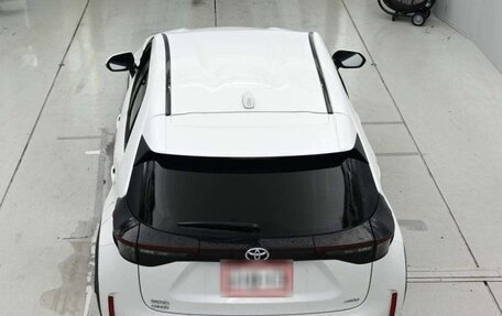 Toyota Yaris Cross, 2023 год, 1 900 000 рублей, 6 фотография