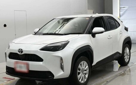 Toyota Yaris Cross, 2023 год, 1 900 000 рублей, 3 фотография