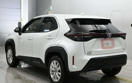 Toyota Yaris Cross, 2023 год, 1 900 000 рублей, 5 фотография