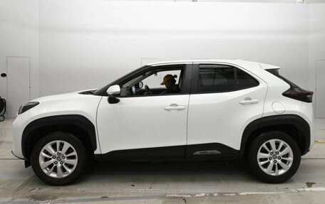 Toyota Yaris Cross, 2023 год, 1 900 000 рублей, 4 фотография