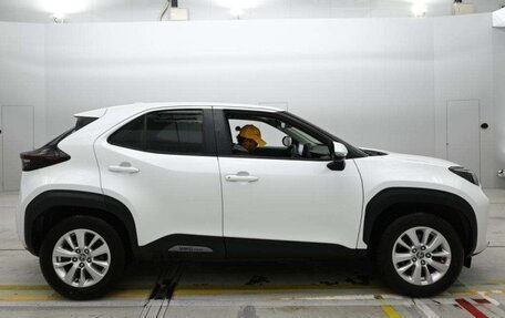 Toyota Yaris Cross, 2023 год, 1 900 000 рублей, 8 фотография