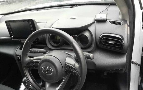 Toyota Yaris Cross, 2023 год, 1 900 000 рублей, 9 фотография