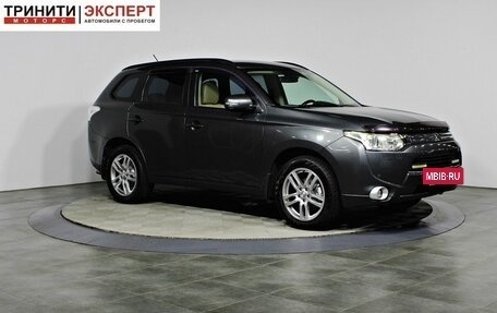 Mitsubishi Outlander III рестайлинг 3, 2013 год, 1 377 000 рублей, 3 фотография