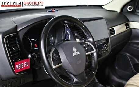 Mitsubishi Outlander III рестайлинг 3, 2013 год, 1 377 000 рублей, 10 фотография
