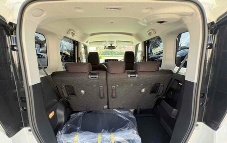 Toyota Roomy I, 2023 год, 890 000 рублей, 13 фотография