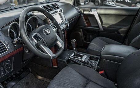 Toyota Land Cruiser Prado 150 рестайлинг, 2015 год, 3 190 600 рублей, 5 фотография