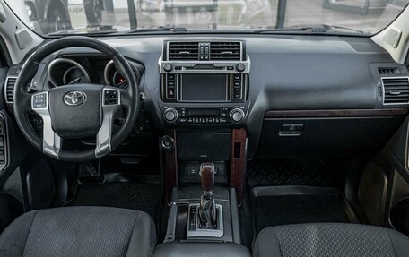 Toyota Land Cruiser Prado 150 рестайлинг, 2015 год, 3 190 600 рублей, 7 фотография