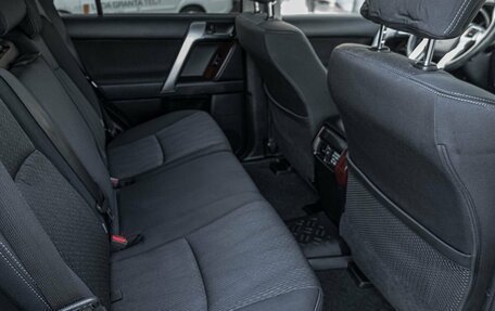 Toyota Land Cruiser Prado 150 рестайлинг, 2015 год, 3 190 600 рублей, 8 фотография
