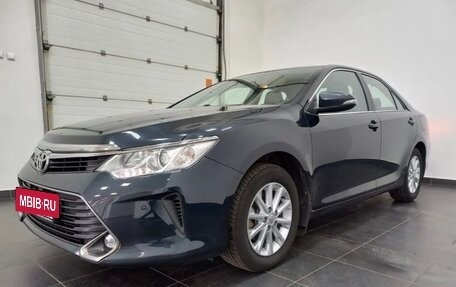 Toyota Camry, 2017 год, 1 825 000 рублей, 3 фотография