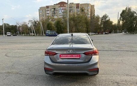 Hyundai Solaris II рестайлинг, 2018 год, 950 000 рублей, 3 фотография