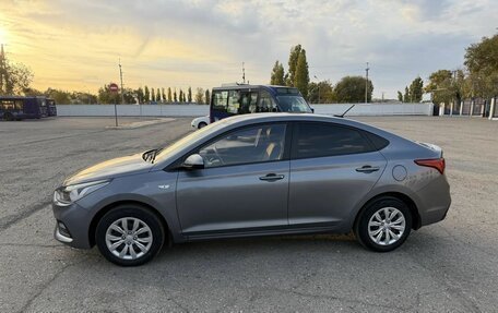 Hyundai Solaris II рестайлинг, 2018 год, 950 000 рублей, 2 фотография