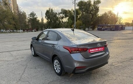 Hyundai Solaris II рестайлинг, 2018 год, 950 000 рублей, 4 фотография