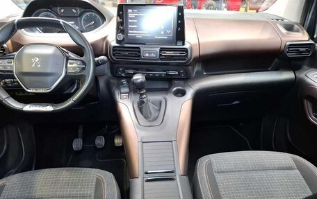 Peugeot Rifter I, 2023 год, 3 230 000 рублей, 8 фотография
