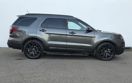 Ford Explorer V рестайлинг, 2018 год, 2 750 000 рублей, 4 фотография