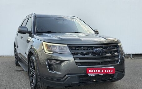 Ford Explorer V рестайлинг, 2018 год, 2 750 000 рублей, 3 фотография