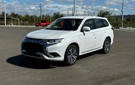 Mitsubishi Outlander III рестайлинг 3, 2022 год, 1 950 000 рублей, 1 фотография