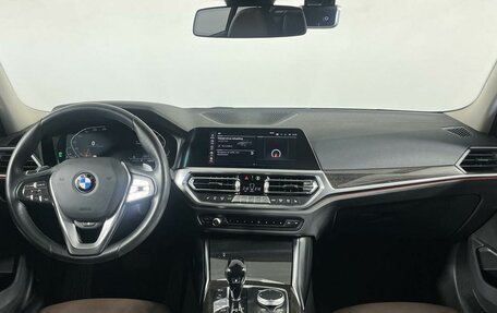 BMW 3 серия, 2021 год, 3 990 000 рублей, 15 фотография