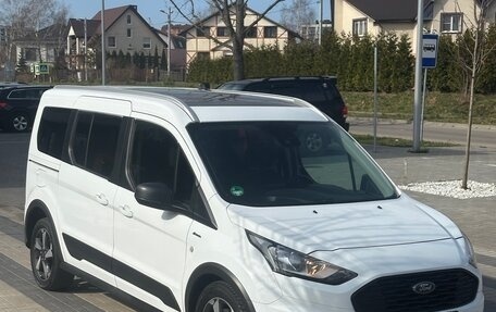 Ford Tourneo Connect II рестайлинг, 2021 год, 2 850 000 рублей, 3 фотография