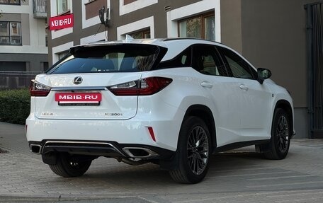 Lexus RX IV рестайлинг, 2017 год, 4 300 000 рублей, 5 фотография