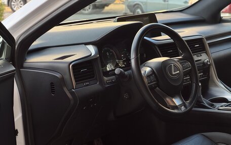 Lexus RX IV рестайлинг, 2017 год, 4 300 000 рублей, 9 фотография