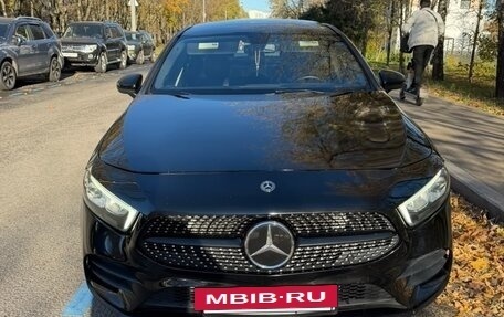 Mercedes-Benz A-Класс, 2019 год, 2 800 000 рублей, 2 фотография