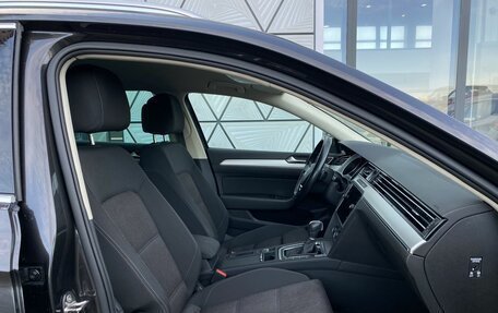 Volkswagen Passat B8 рестайлинг, 2018 год, 1 899 000 рублей, 22 фотография