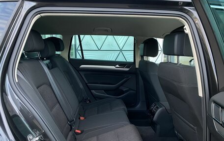 Volkswagen Passat B8 рестайлинг, 2018 год, 1 899 000 рублей, 23 фотография