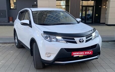Toyota RAV4, 2014 год, 1 850 000 рублей, 2 фотография