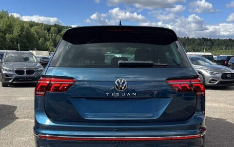 Volkswagen Tiguan II, 2023 год, 3 500 000 рублей, 5 фотография