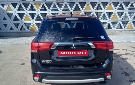 Mitsubishi Outlander III рестайлинг 3, 2015 год, 1 980 000 рублей, 1 фотография