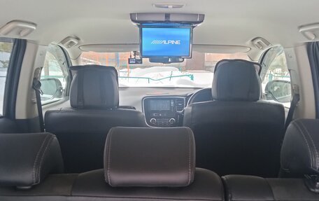 Mitsubishi Outlander III рестайлинг 3, 2015 год, 1 980 000 рублей, 4 фотография