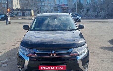 Mitsubishi Outlander III рестайлинг 3, 2015 год, 1 980 000 рублей, 2 фотография