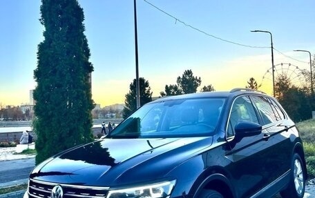 Volkswagen Tiguan II, 2018 год, 2 350 000 рублей, 1 фотография