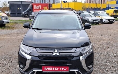 Mitsubishi Outlander III рестайлинг 3, 2021 год, 2 900 000 рублей, 1 фотография