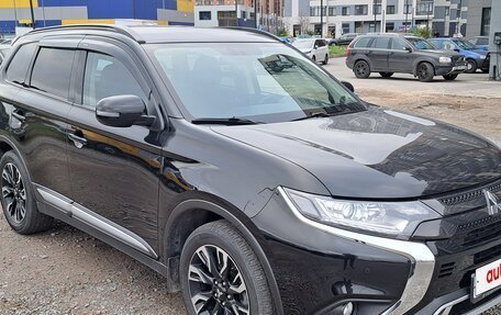 Mitsubishi Outlander III рестайлинг 3, 2021 год, 2 900 000 рублей, 2 фотография