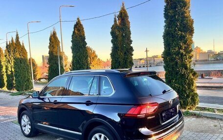 Volkswagen Tiguan II, 2018 год, 2 350 000 рублей, 3 фотография