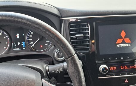 Mitsubishi Outlander III рестайлинг 3, 2021 год, 2 900 000 рублей, 7 фотография