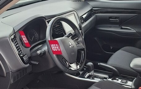 Mitsubishi Outlander III рестайлинг 3, 2021 год, 2 900 000 рублей, 4 фотография