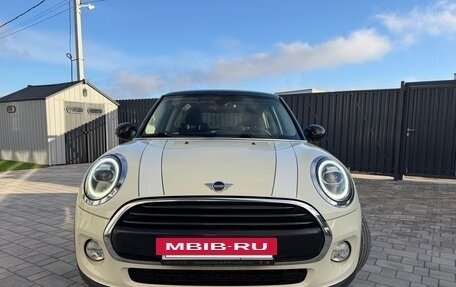 MINI Hatch, 2018 год, 1 928 000 рублей, 2 фотография
