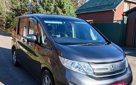 Honda Stepwgn IV рестайлинг, 2017 год, 1 590 000 рублей, 2 фотография