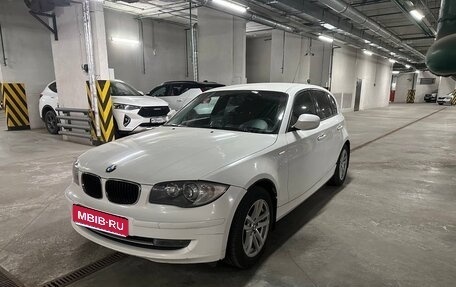 BMW 1 серия, 2011 год, 890 000 рублей, 1 фотография