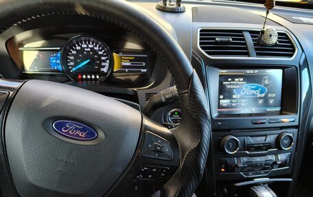 Ford Explorer V рестайлинг, 2016 год, 2 090 000 рублей, 4 фотография
