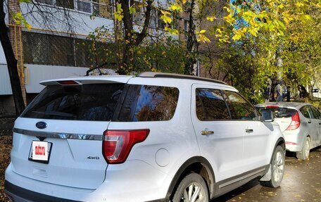 Ford Explorer V рестайлинг, 2016 год, 2 090 000 рублей, 11 фотография