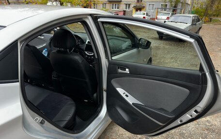 Hyundai Solaris II рестайлинг, 2011 год, 610 000 рублей, 3 фотография